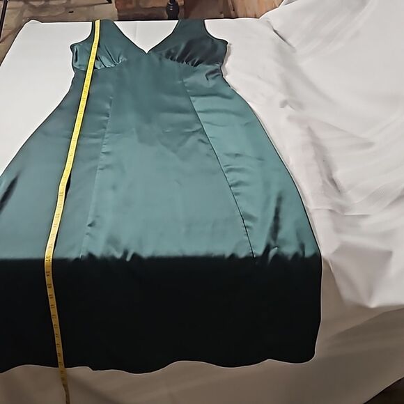 Cider Emerald green satiny maxi dress size Small - Picture 11 of 11